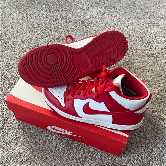 Nike Red Dunks - Picture 5 of 7